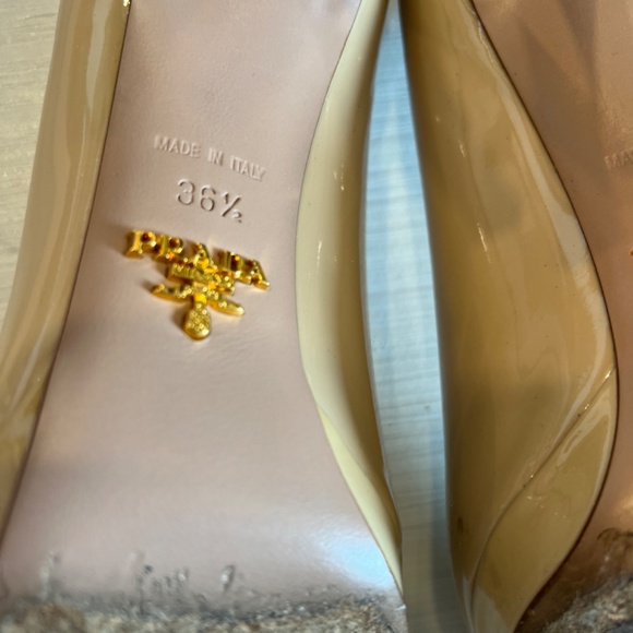 Prada excellent condition classic beige patent heels - Picture 8 of 10
